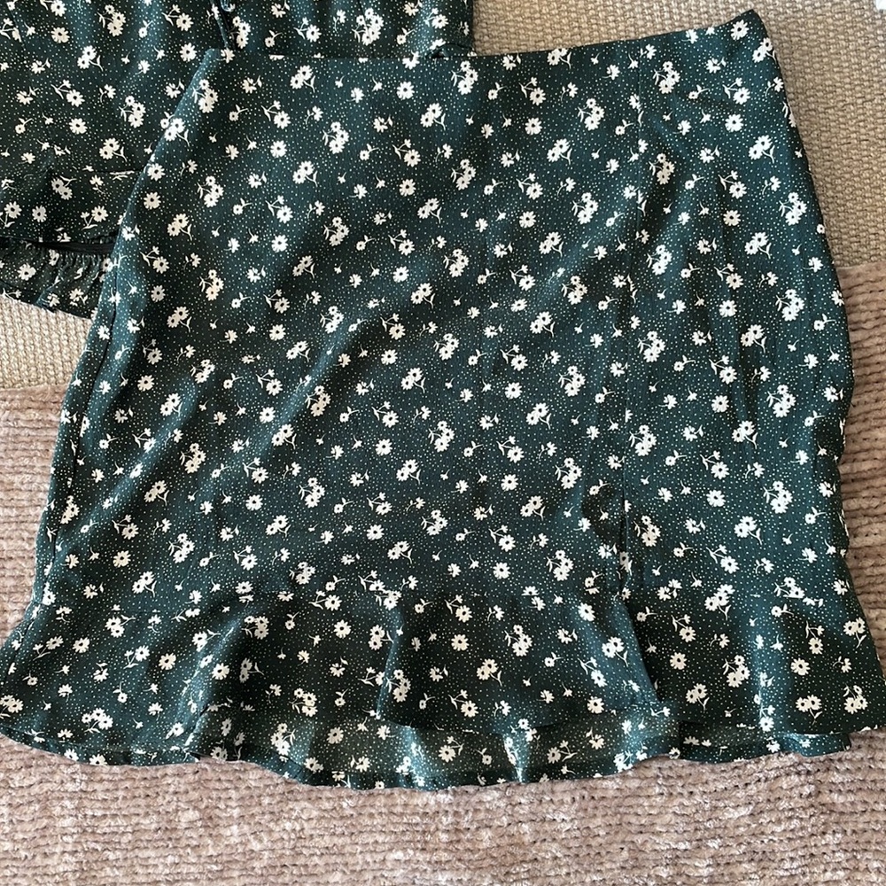 Kittenish two piece set - Picture 2 of 4